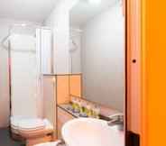 In-room Bathroom 6 Ostello 7 Santi