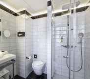 In-room Bathroom 7 Hotel des Vosges, BW Premier Collection