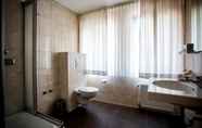 In-room Bathroom 4 Parkhotel Lingen