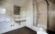 In-room Bathroom 3 Parkhotel Lingen