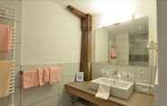 In-room Bathroom 6 Hotel Garni Brugger