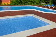 Swimming Pool Hotel Pinomar