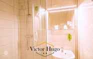 In-room Bathroom 6 Victor Hugo