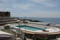 Swimming Pool Hotel Laurens
