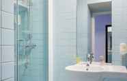 In-room Bathroom 7 Aparthotel Adagio Access Paris Bastille