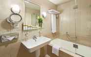Phòng tắm bên trong 5 Al Manzel Hotel Apartments