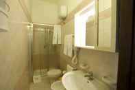 Toilet Kamar Hotel Columbia