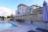 Swimming Pool Château de Lantic