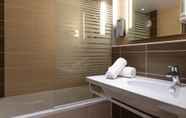 In-room Bathroom 2 Kyriad Montpellier Sud