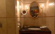 Toilet Kamar 7 Hotel Divinus