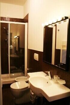 In-room Bathroom B&B At Your Place