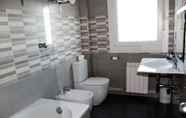 In-room Bathroom 5 Rodeiramar 2A