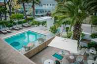 Kolam Renang Hotel Select Suites & Spa / Apartments