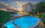 Hồ bơi 3 Hotel Savoia Thermae & Spa