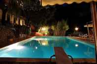 สระว่ายน้ำ Hotel e Spa Villa Del Mare - Adult Only