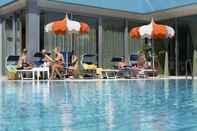 Swimming Pool Hotel Parigi