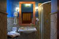 In-room Bathroom Hotel Golden