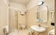 Toilet Kamar 6 Hotel Roma