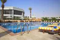 Swimming Pool Holiday Inn Riyadh Izdihar, an IHG Hotel