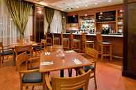 Bar, Kafe, dan Lounge Holiday Inn Hotel & Suites Kamloops, an IHG Hotel