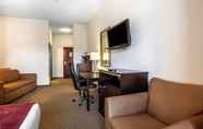 Bedroom 2 Comfort Suites Jackson-Cape Girardeau