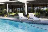 Swimming Pool Courtyard by Marriott Toulouse Airport