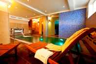 Kolam Renang Hotel Relax Inn