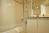 In-room Bathroom Residhome Monceau