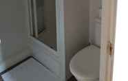 Toilet Kamar 2 Aberdeen House Hotel