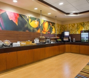 ร้านอาหาร 3 Fairfield Inn & Suites by Marriott Louisville East