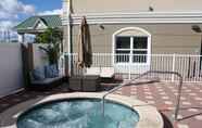 Fasilitas Hiburan 2 Country Inn & Suites by Radisson, Tampa Airport North, FL
