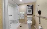 Toilet Kamar 4 Residence Inn Columbus