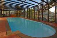 Swimming Pool Albatross Motel