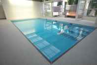 Kolam Renang Auto Lodge Motor Inn