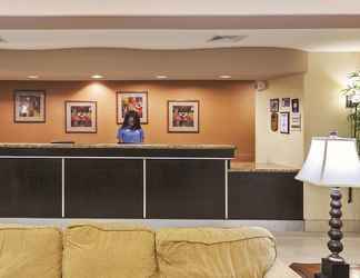 Lobby 2 La Quinta Inn & Suites by Wyndham Port Arthur