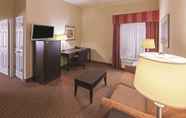 Common Space 5 La Quinta Inn & Suites by Wyndham Port Arthur