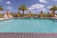 Swimming Pool La Quinta Inn & Suites by Wyndham Port Arthur