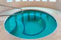 Swimming Pool La Quinta Inn & Suites by Wyndham Tucumcari