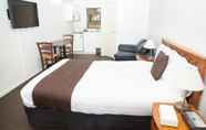 Kamar Tidur 6 Oak Tree Motel