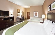 Kamar Tidur 6 Holiday Inn Express Hotel & Suites Van Wert, an IHG Hotel