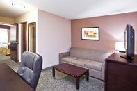 Ruang Umum Holiday Inn Express Hotel & Suites Van Wert, an IHG Hotel