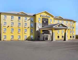 Exterior 2 Days Inn by Wyndham Grande Prairie