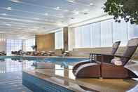 Swimming Pool Crowne Plaza Yantai Seaview, an IHG Hotel