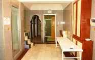 Toilet Kamar 4 Turvan Hotel