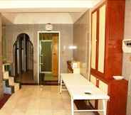 In-room Bathroom 4 Turvan Hotel