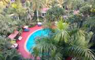 Kolam Renang 2 Country Club De Goa