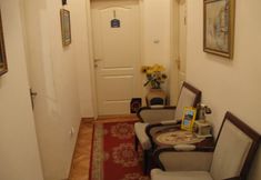 Lobby 3 Travelling Actor - Inn