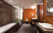 In-room Bathroom 5 NH Collection Taormina