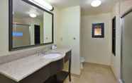 In-room Bathroom 7 Hampton Inn & Suites Plattsburgh