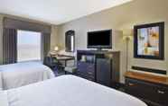 Bedroom 5 Hampton Inn & Suites Plattsburgh